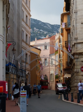 Zdjęcie z Andory - i za Sądem nurkujemy w starą część Monaco