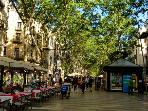 Zdjęcie z Hiszpanii - ta część Rambli nosi też inną nazwę ?  Rambla dells Ocells (Rambla Ptaków)