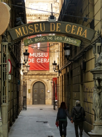 Zdjęcie z Hiszpanii - Museo de Cera - niestety tylko go mijamy..., a szkoda