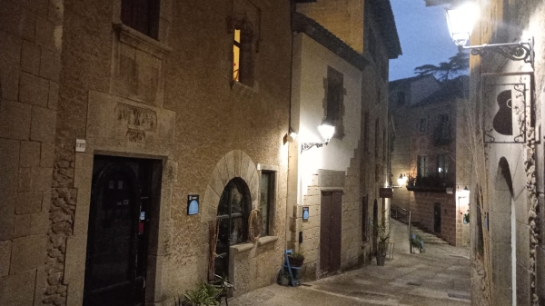 Zdjęcie z Hiszpanii - wieczorne klimaty Poble Espanyol