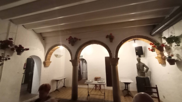 Zdjęcie z Hiszpanii - bardzo mi się podobało to miejsce; w takiej otoczce flamenco nabiera kompletnie innego wyrazu...