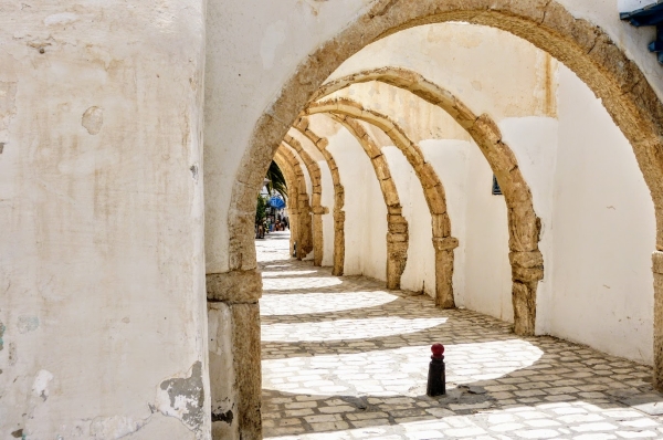 Zdjęcie z Tunezji - wejście na starą medynę w Houmt Soukk