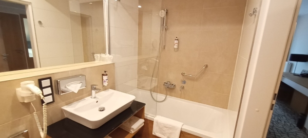 Zdjęcie z Polski - no ale już szczytem hotelowego luksusu była woda termalna w hotelowej łazience!!!