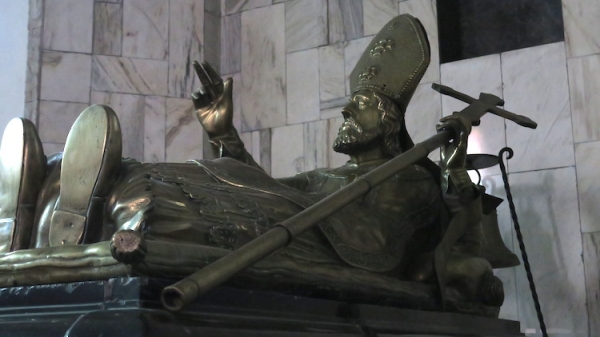 Zdjęcie z Polski - XVII-wieczny sarkofag błogosławionego Bogumiła - patrona miasta - jednej z najbardziej tajemniczych 