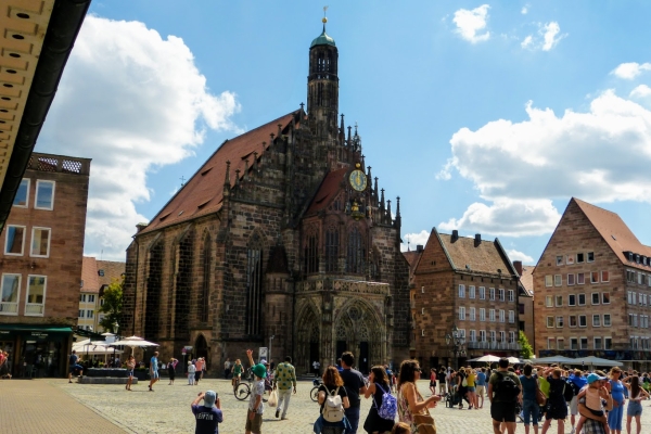 Zdjęcie z Niemiec - Rynek Główny Norymbergi - zwany tu po prostu Hauptmarkt 