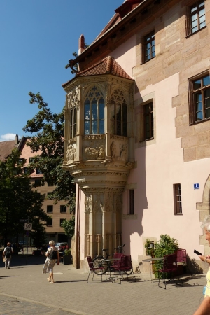Zdjęcie z Niemiec - plebania pochodzi  z XIV wieku i należy do kościoła św. Sebalda; bardzo charakterystyczny jest