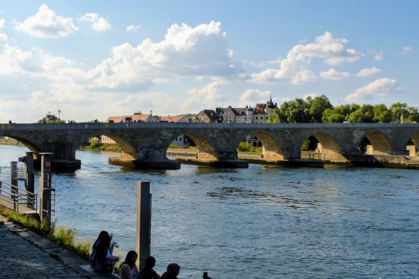 Zdjęcie z Niemiec - Steinerne Brucke-słynny, średniowieczny Kamienny Most, spinający trzy odnogi Dunaju...