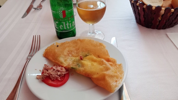Zdjęcie z Tunezji - jako przystawka w Tunezji często ląduje na talerzu tzw. brik,; to coś bardzo 