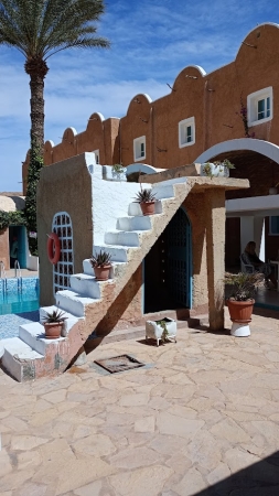 Zdjęcie z Tunezji - "Sidi Idriss" to bardzo ciekawy architektonicznie obiekt posiadający 5 wydrążonych w piaskowcu 