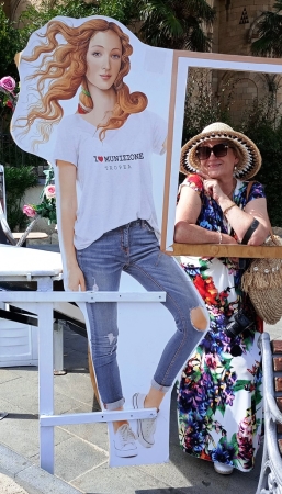 Zdjęcie z Włoch - no z samą Wenus :)) ale żeby w dżinsach i t-shirt cie! :)) 