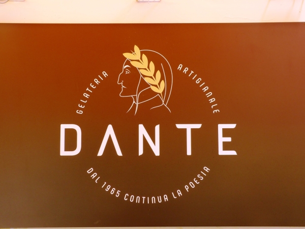 Zdjęcie z Włoch - my zmierzamy do tej najsłynniejszej lodziarni "U Dantego" :) 