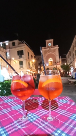 Zdjęcie z Włoch - tutaj przysiadamy na wieczorne aperitivo...