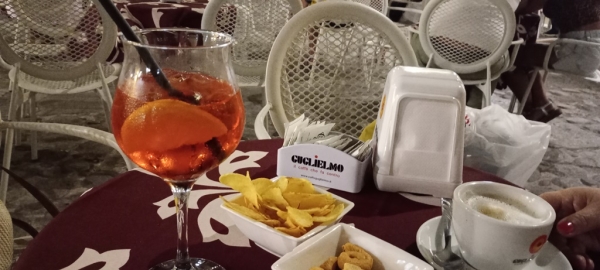 Zdjęcie z Włoch - to juz nasze wyjscie na wieczorny spacerek i obowiązkowe aperitivo kolejnego dnia po powrocie z