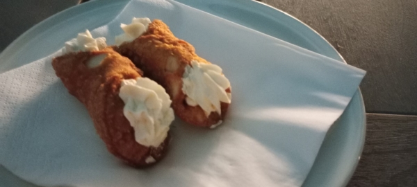 Zdjęcie z Włoch - cannoli - słodka przyjemność znana mi już z Sycylii, również tutaj w Kalabrii  jest 
