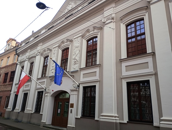 Zdjęcie z Litwy - polska placówka w Wilnie; ten ładny budynek to Ambasada Rzeczpospolitej! 