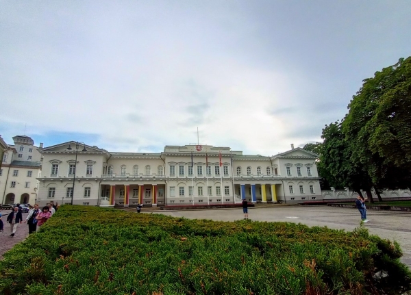 Zdjęcie z Litwy - Pałac Prezydencki w Wilnie, który widzimy dzisiaj, pochodzi z XIX w., kiedyś 