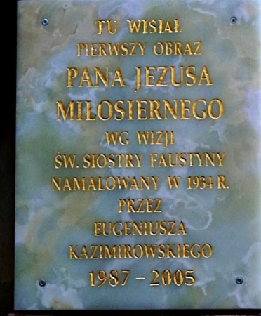 Zdjęcie z Litwy - tablica informująca, że wisiał tu kiedyś znany obraz Jezusa Miłosiernego 