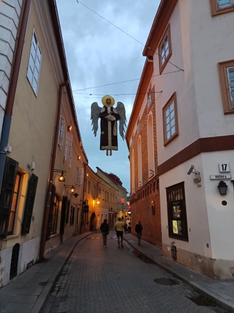 Zdjęcie z Litwy - wileńskie Anioły latają nisko również wieczorami i nocą:) 