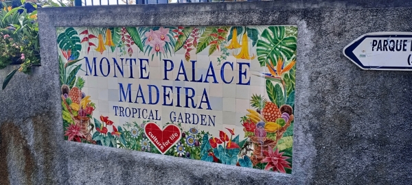 Zdjęcie z Portugalii - na górze namawiamy przyjaciół na wizyte w najpiękniejszym ogrodzie Madery- Monte Palace Gardens