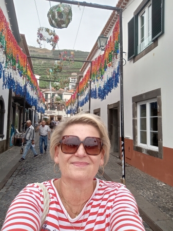 Zdjęcie z Portugalii - dyndają nad głowami przechodniów...