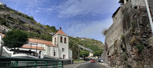 Zdjęcie z Portugalii - kościółek Igreja Matriz Do Espírito Santo w Calheta (czytaj: Kaljeta)