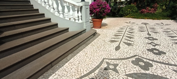 Zdjęcie z Portugalii - nawet w hotelu uroczy portugalski bruk (Calcada potruguesa/ "Empredados"