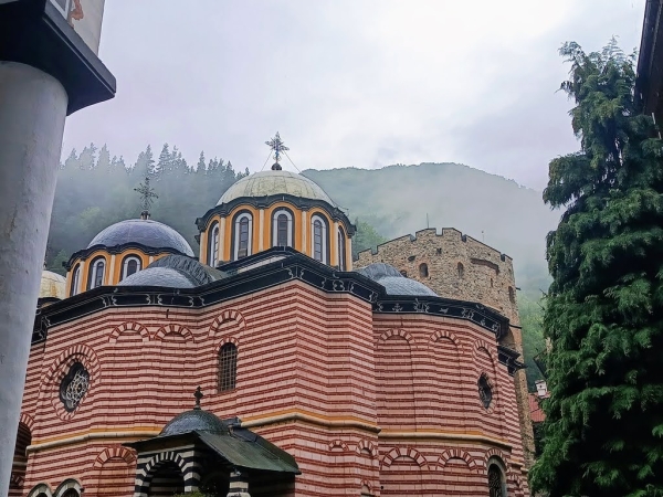 Zdjęcie z Bułgarii - Monastyr Rylski jest oddalony od Melnika jakieś 120-130 km,  więc zanim tu dotarliśmy  po