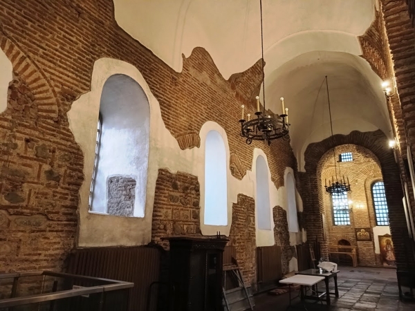 Zdjęcie z Bułgarii - dziś ta trójnawowa bazylika stanowi wspaniały przykład surowej architektury bizantyjskiej;
