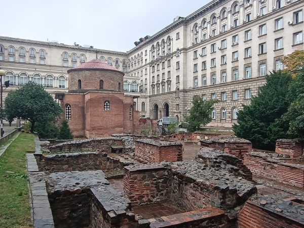 Zdjęcie z Bułgarii - to najstarsza budowla w stolicy Bułgarii. Początkowo była świątynią rzymską, następnie cerkwią 