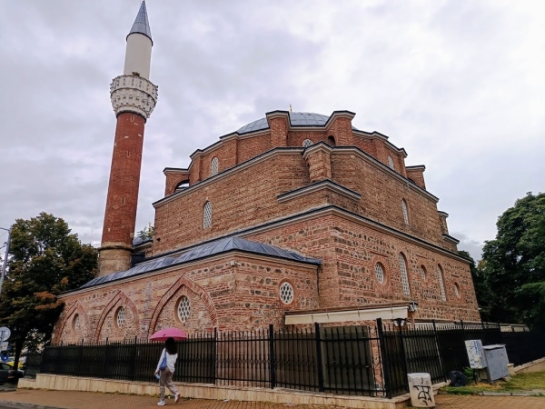 Zdjęcie z Bułgarii - Meczet Banya Bashi: Budowę świątyni ukończono w 1576 roku podczas okupacji osmańskiej 