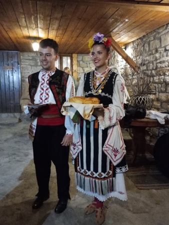 Zdjęcie z Bułgarii - witają nas tu "chlebem i miodem"  tutaj nie stosują soli -jak u nas :)