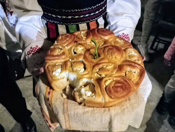 Zdjęcie z Bułgarii - chlebek to bułgarski TUTMANIK -   to drożdżowy wypiek w typie maślanego chlebka  z farszem z fety ;