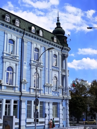 Zdjęcie z Bułgarii - dzisiejsza zabudowa Warny jest dość różnorodna;  znajdziemy tu sporo ładnych 