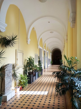 Zdjęcie z Bułgarii - Muzeum jest pięne i urządzone z niezwykłym rozmachem; budynek jest współczesny ale utrzymany w 
