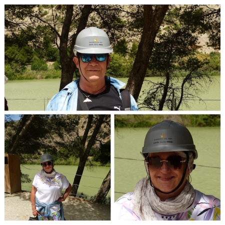 Zdjęcie z Hiszpanii - przed wejściem na teren El Caminito del Rey- dostajemy "twarzowe" kaski :)