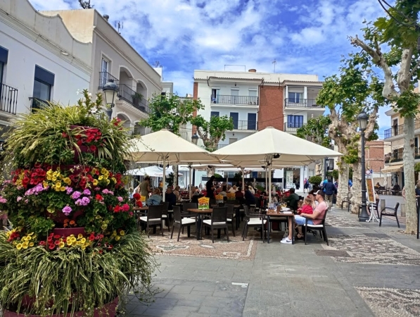 Zdjęcie z Hiszpanii - Nerja jest niesamowicie andaluzyjska; mało tu współczesnej komercji a dużo autentycznej Hiszpanii  