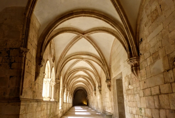 Zdjęcie z Portugalii - Krużganki Ciszy (Claustro de Silencio), bowiem tutaj mnichom nie wolno było rozmawiać... 