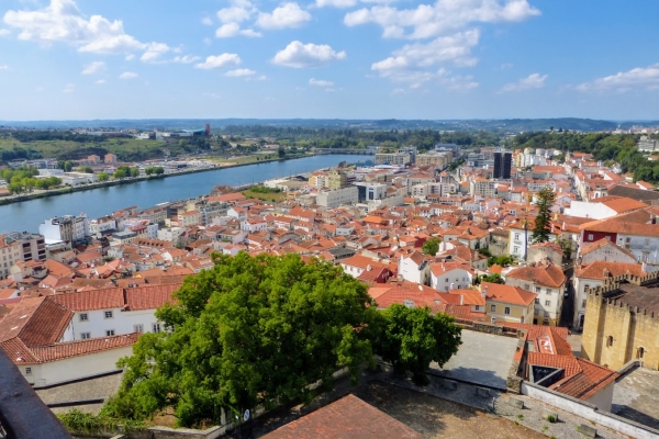 Zdjęcie z Portugalii - panorama Coimbry nad rzeką Modegą; 