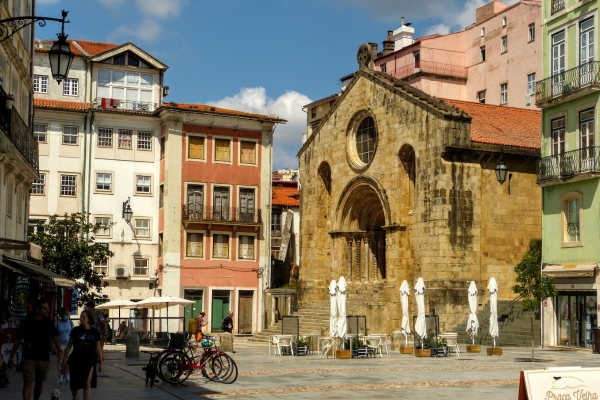 Zdjęcie z Portugalii - przy Praça do Comércio- kościół Sao Tiago- to tez nie lada romański , któryzabytek 