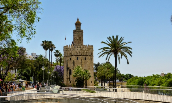 Zdjęcie z Hiszpanii - wspaniała Złota Wieża- Torre del Oro - budowla z XIII w; jedna ze 166 w systemie obronnym Maurów;