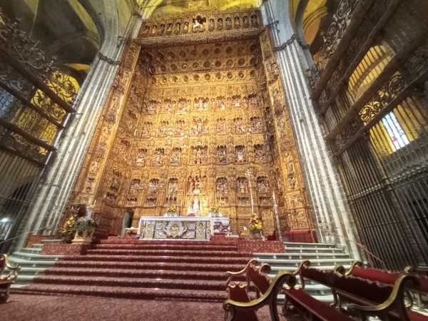 Zdjęcie z Hiszpanii - najwspanialsze dzieło tej świątyni  CapillaMayor (prezbiterium) z olbrzymim późnogotyckim retablo 