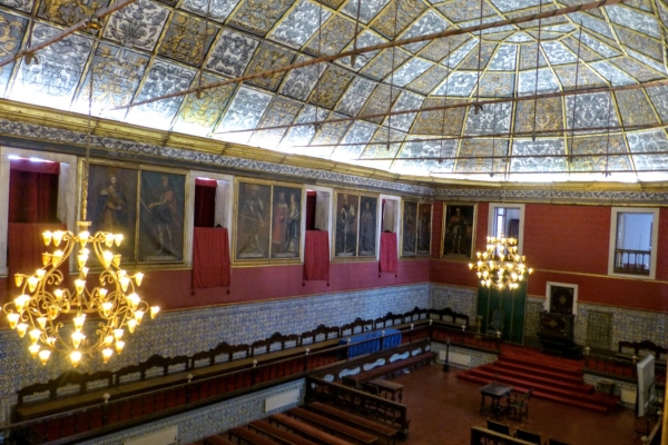Zdjęcie z Portugalii - piękna Sala Grande dos Actos zwana częściej: Sala dos Capelos- będąca niegdyś miejscem zgromadzeń 