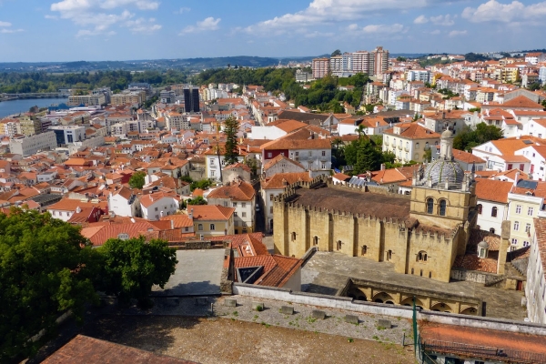 Zdjęcie z Portugalii - jeszcze widok z okien uniwersytetu na dachy Coimbry...