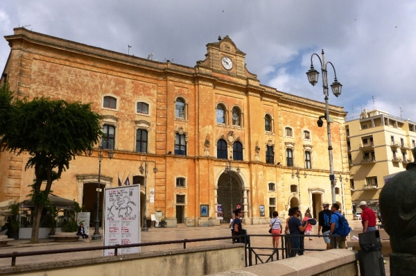 Zdjęcie z Włoch - wspaniały stary Palazzo pełniący dziś funkcję Ratusza