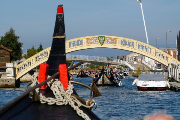 Zdjęcie z Portugalii - dopływamy do najsłynniejszego mostu w Aveiro (no raczej to mostek:) 