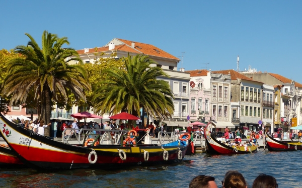 Zdjęcie z Portugalii - obłędnie kolorowe Aveiro z łódkami moliceiro....