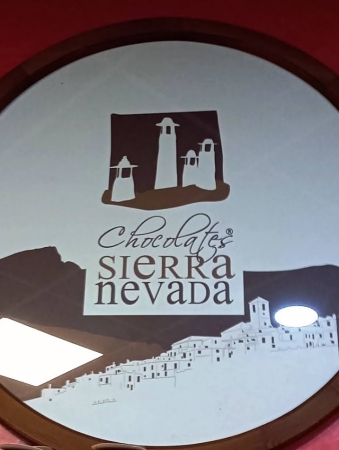 Zdjęcie z Hiszpanii - kominy te są obecne nawet w logo popularnych w okolicy małych faktoriach (tu akurat czekolady) :)