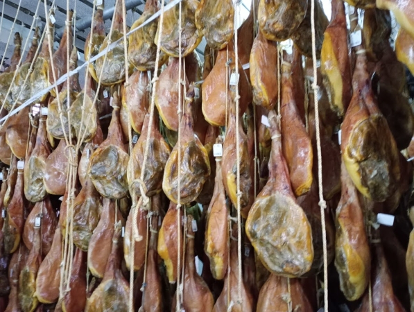 Zdjęcie z Hiszpanii - a te czynniki  gwarantują najwyższą jakość mięsa i ?. zawrotne ceny tej szynki- Jamon Iberico:)) 