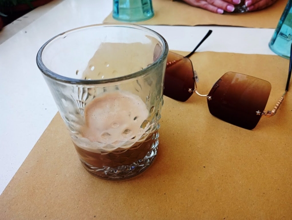 Zdjęcie z Włoch - Polignano M. słynie z  caffe specialite - małe espresso z dodatkiem amaretto, śmietanki i 