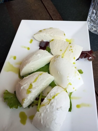 Zdjęcie z Włoch - przystawka- tutejsza mozarella